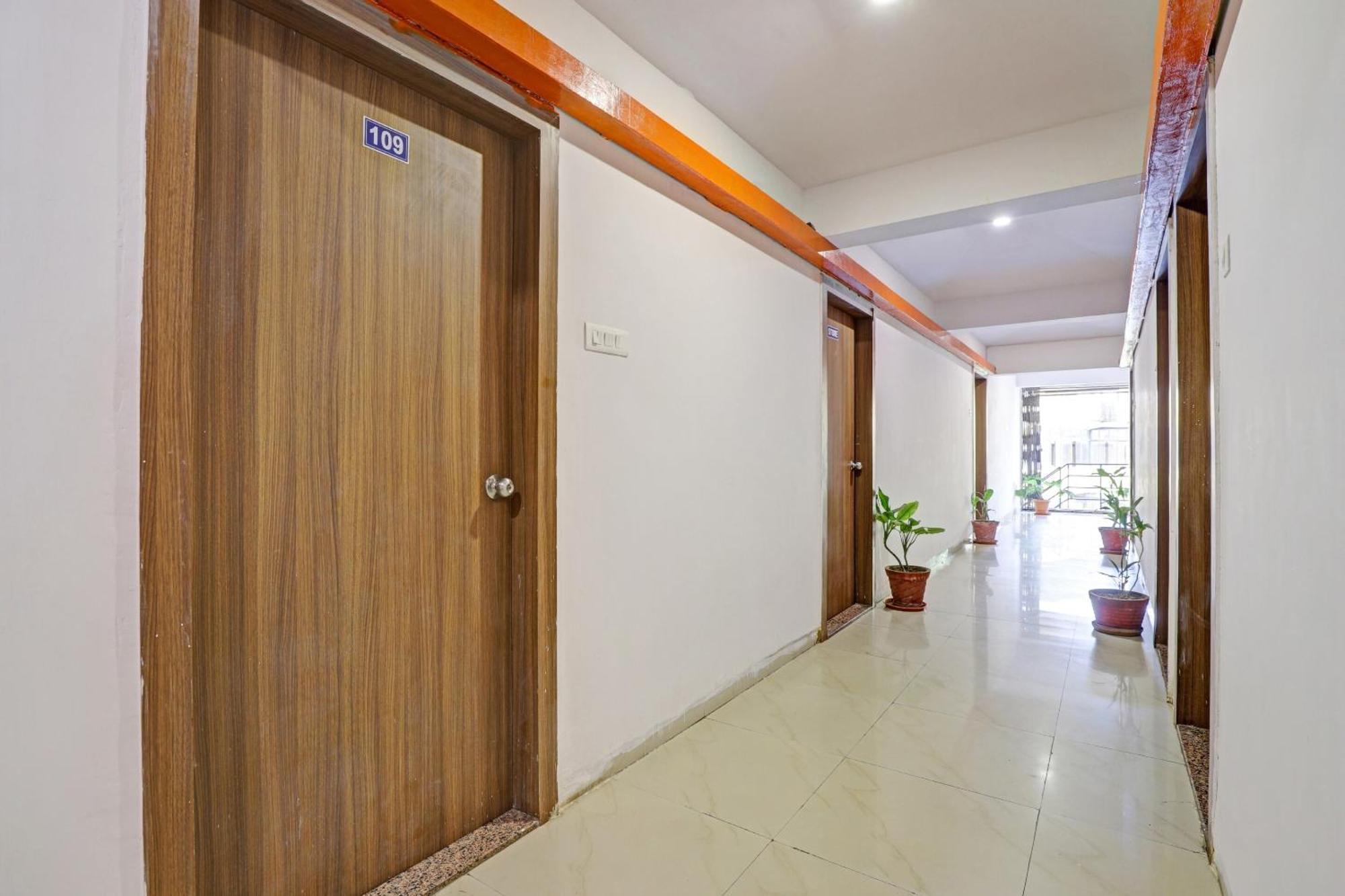 Oyo Flagship Hotel Residency Silvassa Εξωτερικό φωτογραφία