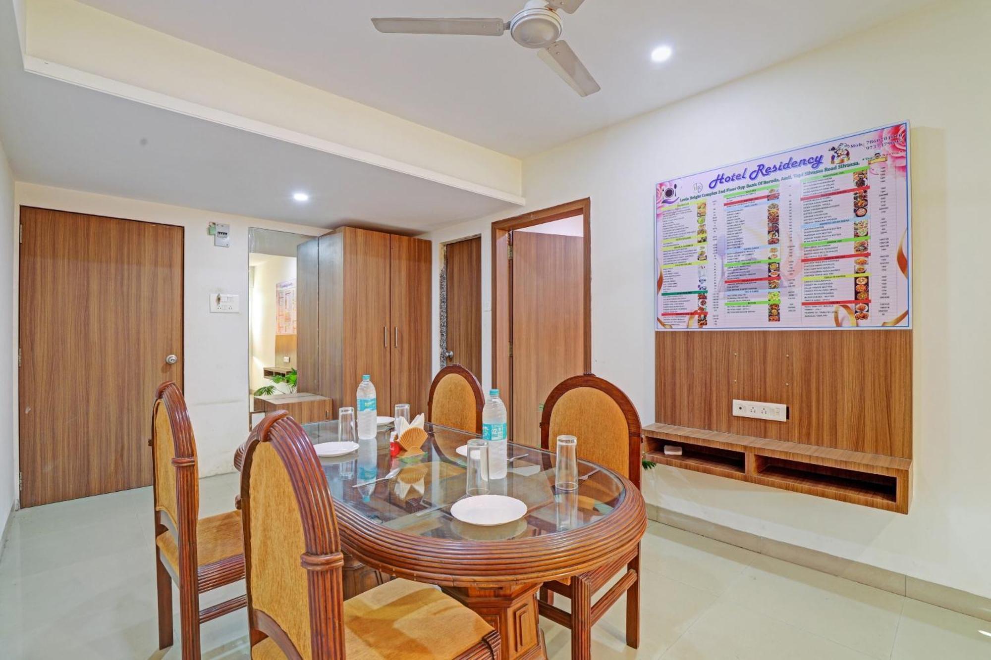 Oyo Flagship Hotel Residency Silvassa Εξωτερικό φωτογραφία