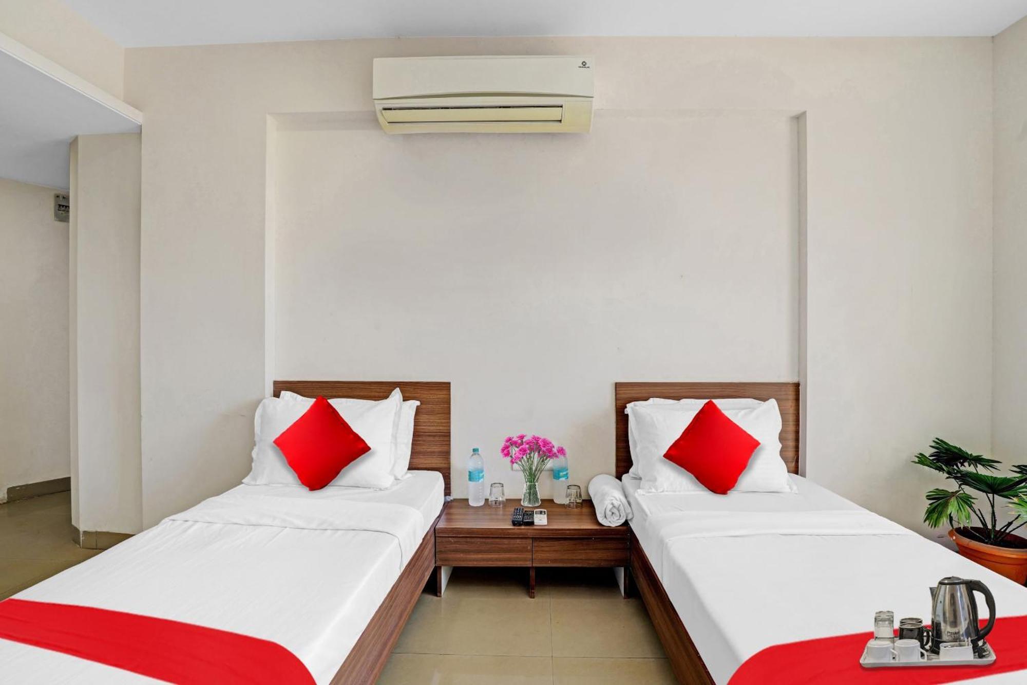 Oyo Flagship Hotel Residency Silvassa Εξωτερικό φωτογραφία