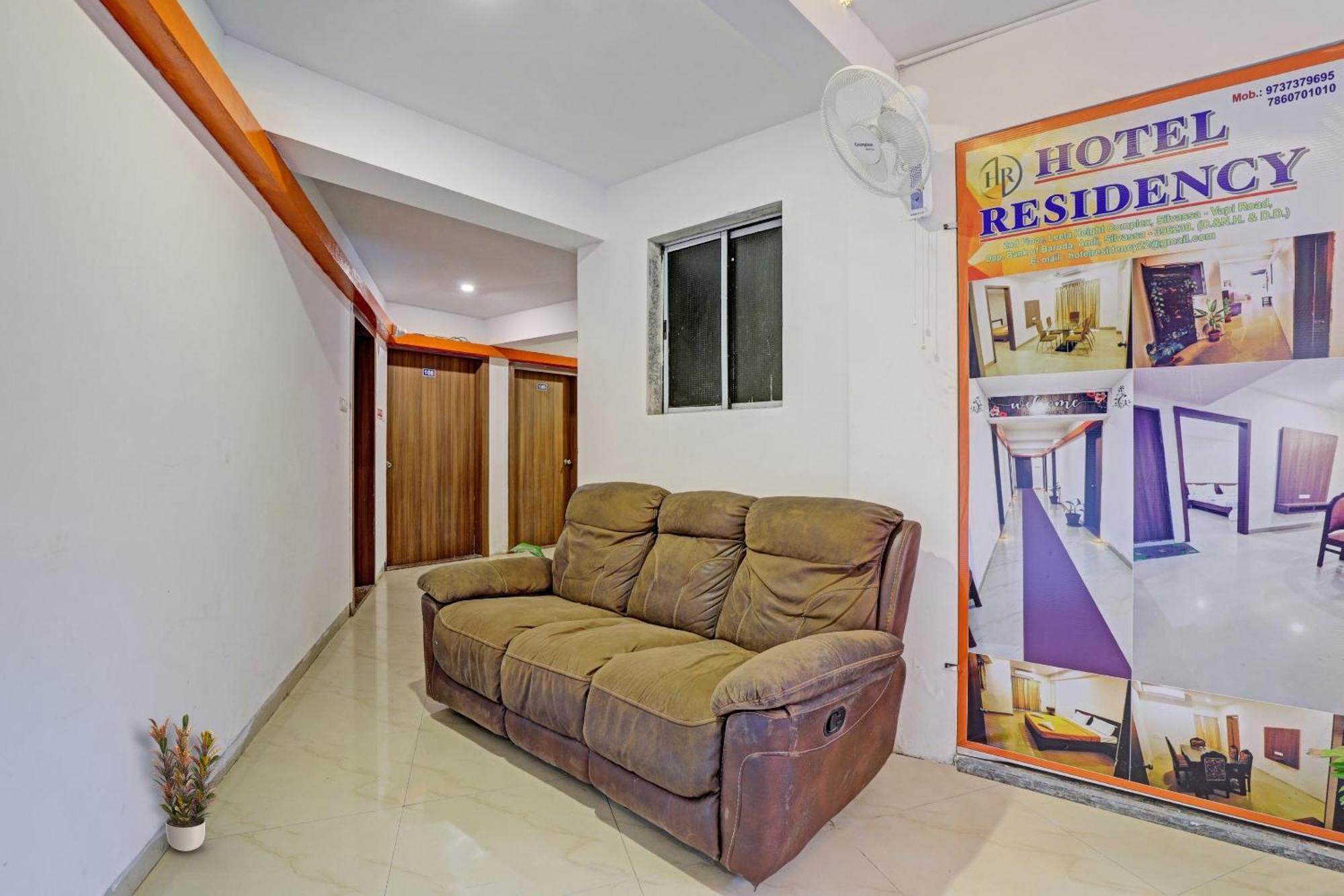 Oyo Flagship Hotel Residency Silvassa Εξωτερικό φωτογραφία